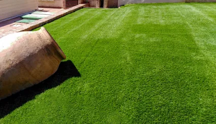 Quel est le meilleur gazon artificiel en 2026? Guide technique et pratique pour bien choisir (et ne pas se repentir)