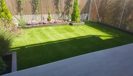 Cómo elegir el césped artificial adecuado para tu terraza o jardín