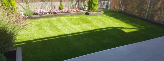 Cmo elegir el csped artificial adecuado para tu terraza o jardn