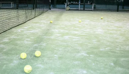 Installation of artificial grass on padel courts: the reasons for its success
