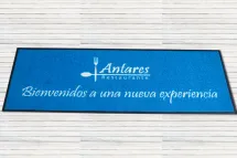 cesped-artificial-logotipo-antares-restaurante.jpg