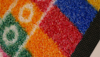 Césped artificial con LOGOTIPO