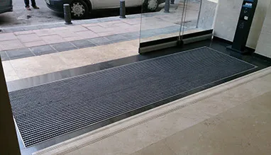 Tapis dentrée