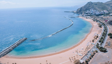 Artificial grass in the Canary Islands 